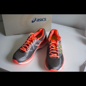 Asics Women’s GT 2000 4 Running Sneakers 8.5